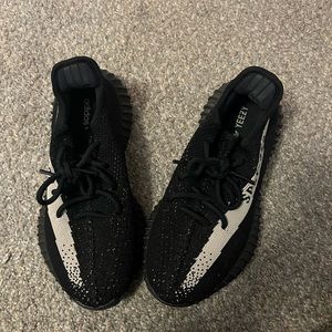 Yeezy adidas size 6 men (7.5 women)